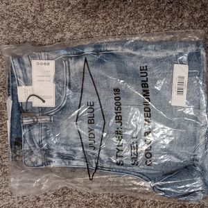 *New* Judy Blue size Large denim shorts